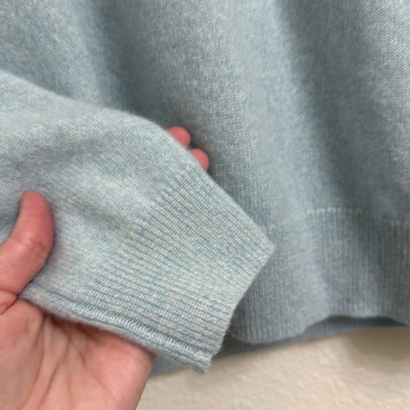 C By Bloomingdale’s 2 Ply Cashmere V Neck Sweater - Picture 3 of 5